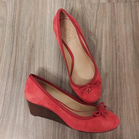 Tory burch red suede shoes - Picture 1 of 6